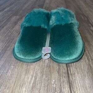 Auden Green Velvet Slippers With Fur Womens Size 7/8
